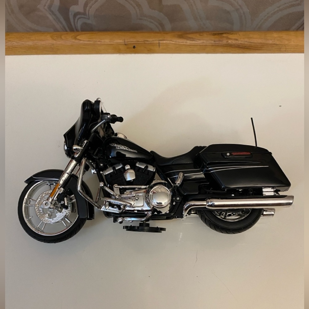 Maisto Motorcycle Replica Model